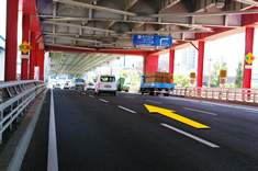 車でのアクセス案内写真（神戸大橋）