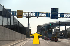車でのアクセス案内(出口から直進)