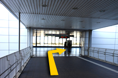 神戸空港からポートライナー乗り場までの案内6