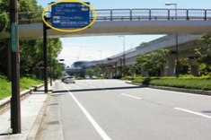 車でのアクセス案内(案内標識)