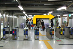 阪神神戸三宮駅(西口改札)からお越しの方へ案内