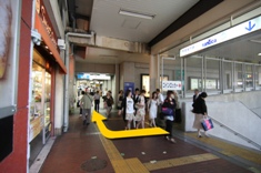 阪神神戸三宮駅(西口改札)からお越しの方へ案内